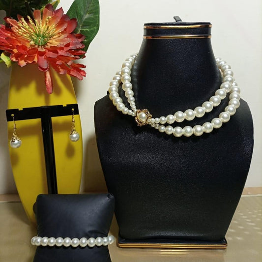 Spanish Style pearl necklace set