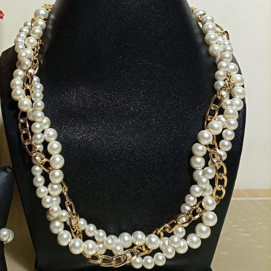 Pearl Necklace With Golden Chain