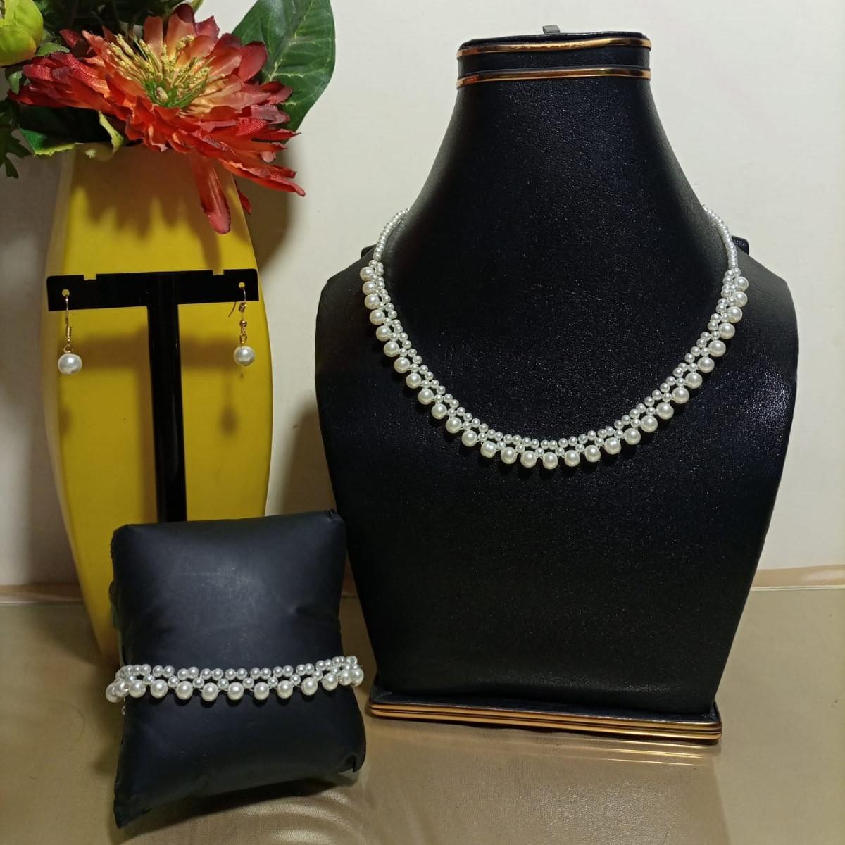 Indian Style Pearl Neckalce Set