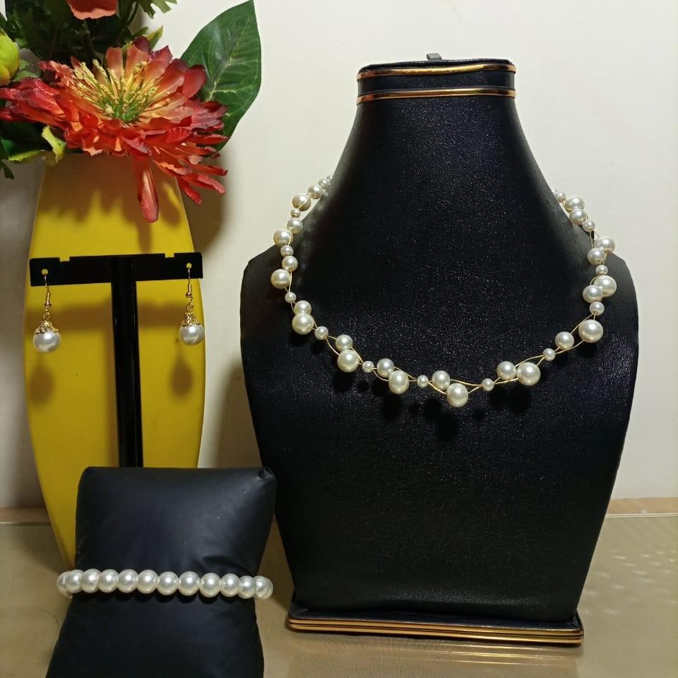 Decent Pearl Necklace set